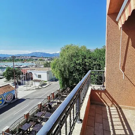 Mira Apartman