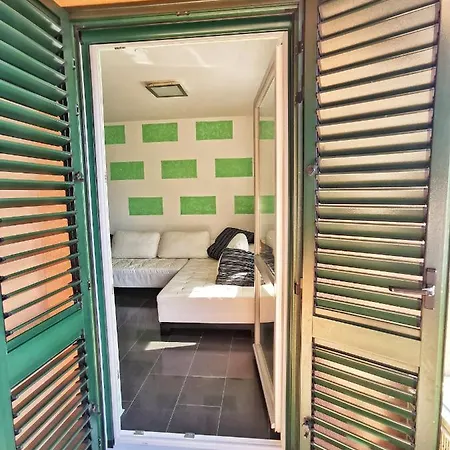 Apartman Mira *