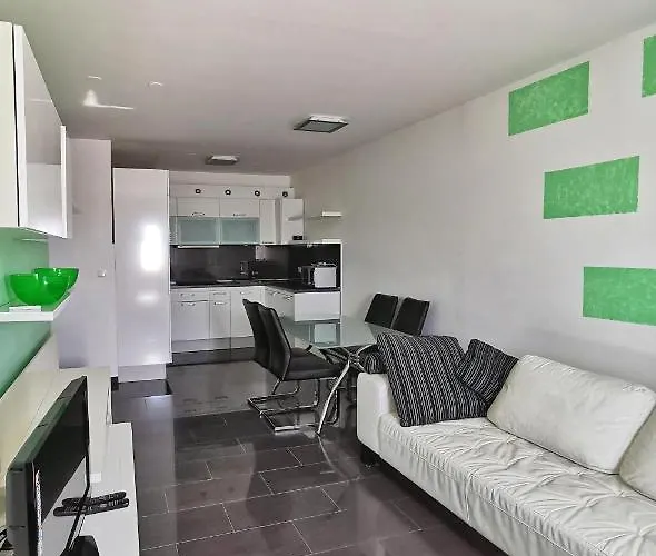 Mira Apartman
