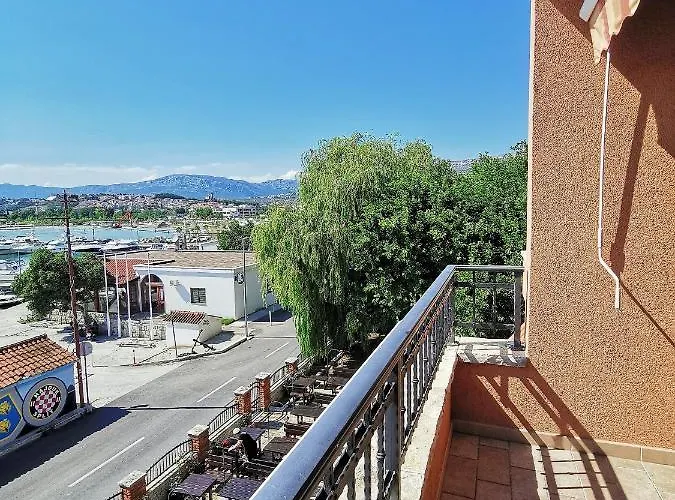 Mira Apartman