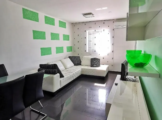 Mira Apartman