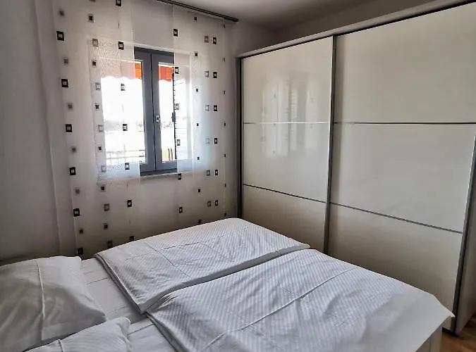 Apartman Mira *