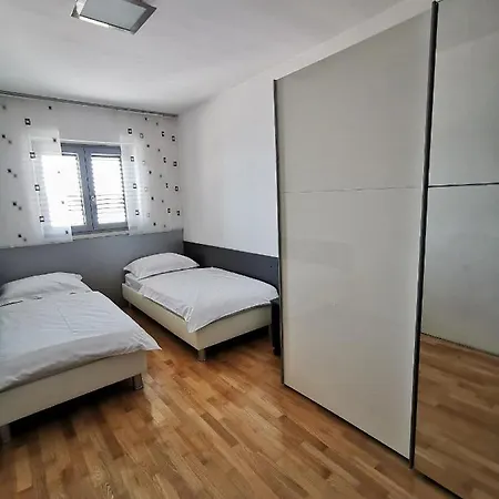 Mira * Podstrana